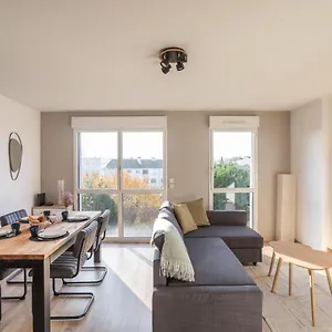 https://le-cocon-voltaire-appartement-2-chambres-avec-parking-mabilais.inbrittany.com